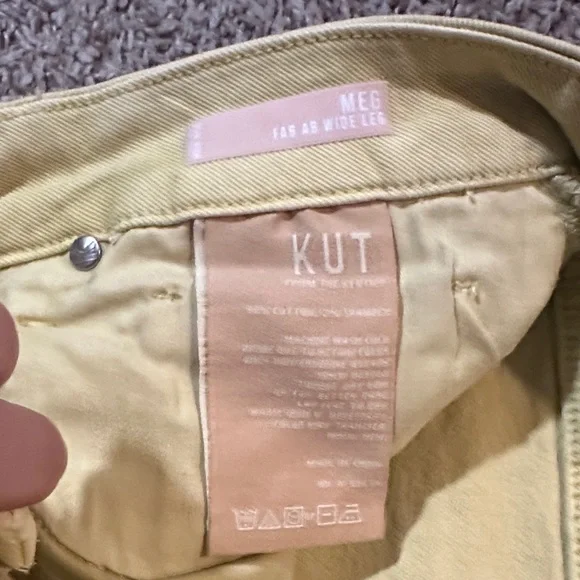 Kut from the Kloth Meg Flare Jeans in Yellow Size 14 - Picture 6 of 7